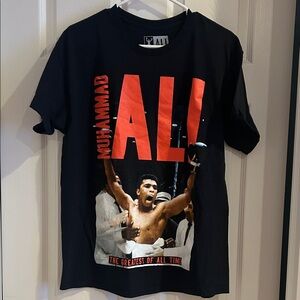 Men’s Muhammad Ali Graphic T-Shirt-Medium